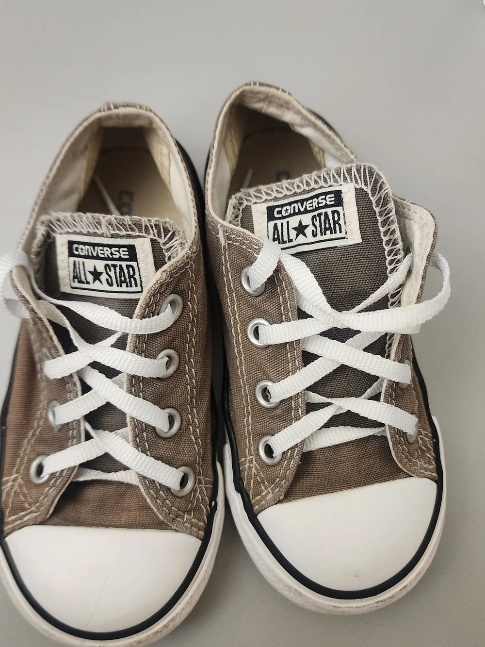Converse Kids Low Top Sneakers in Gray Size 9c
